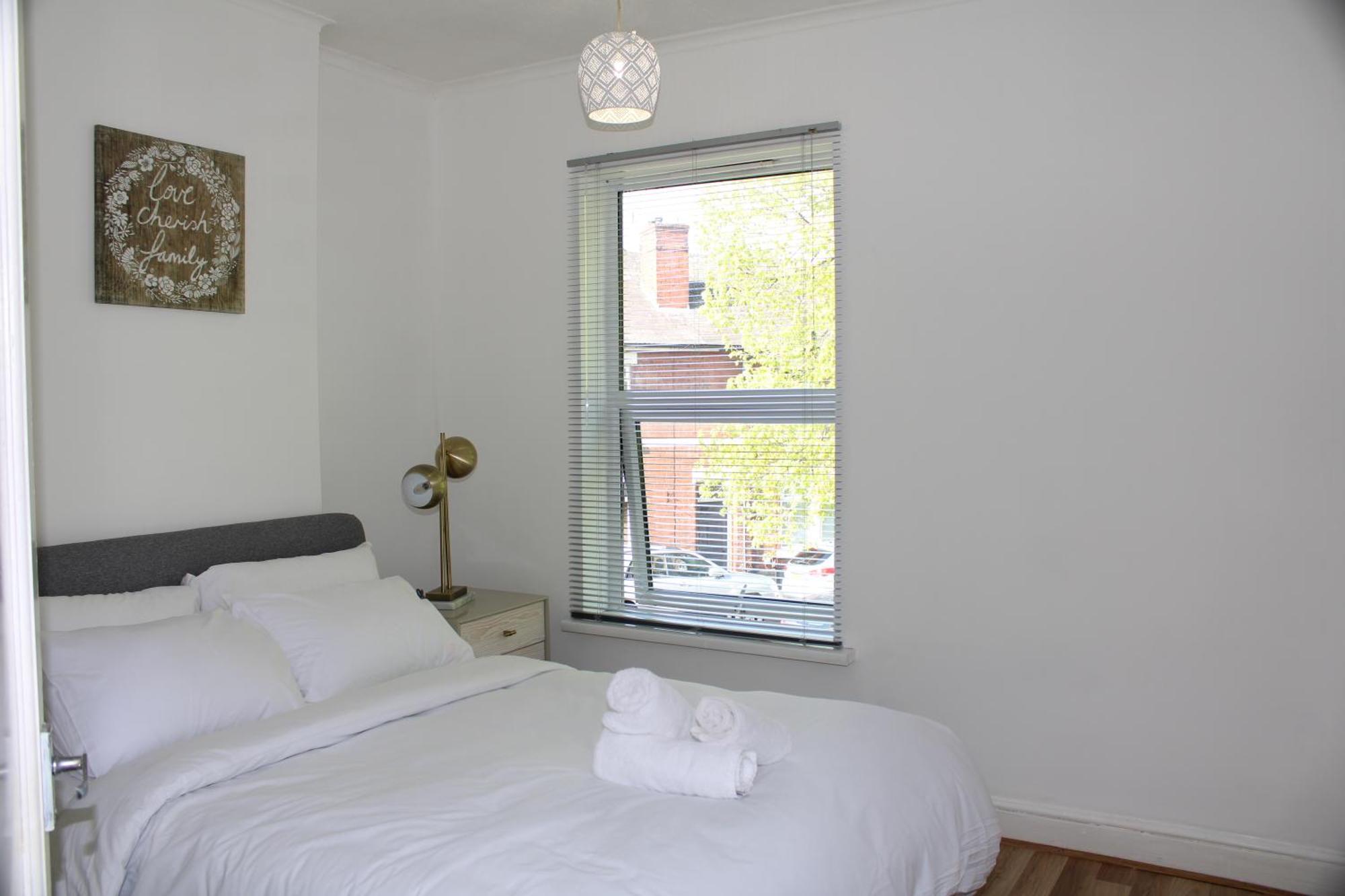 F2S Serviced Apartments 2Bedroom Terrace House With Free Wifi Netflix Suitable For Contractors Walking Distance To Train Station Derby Exterior foto