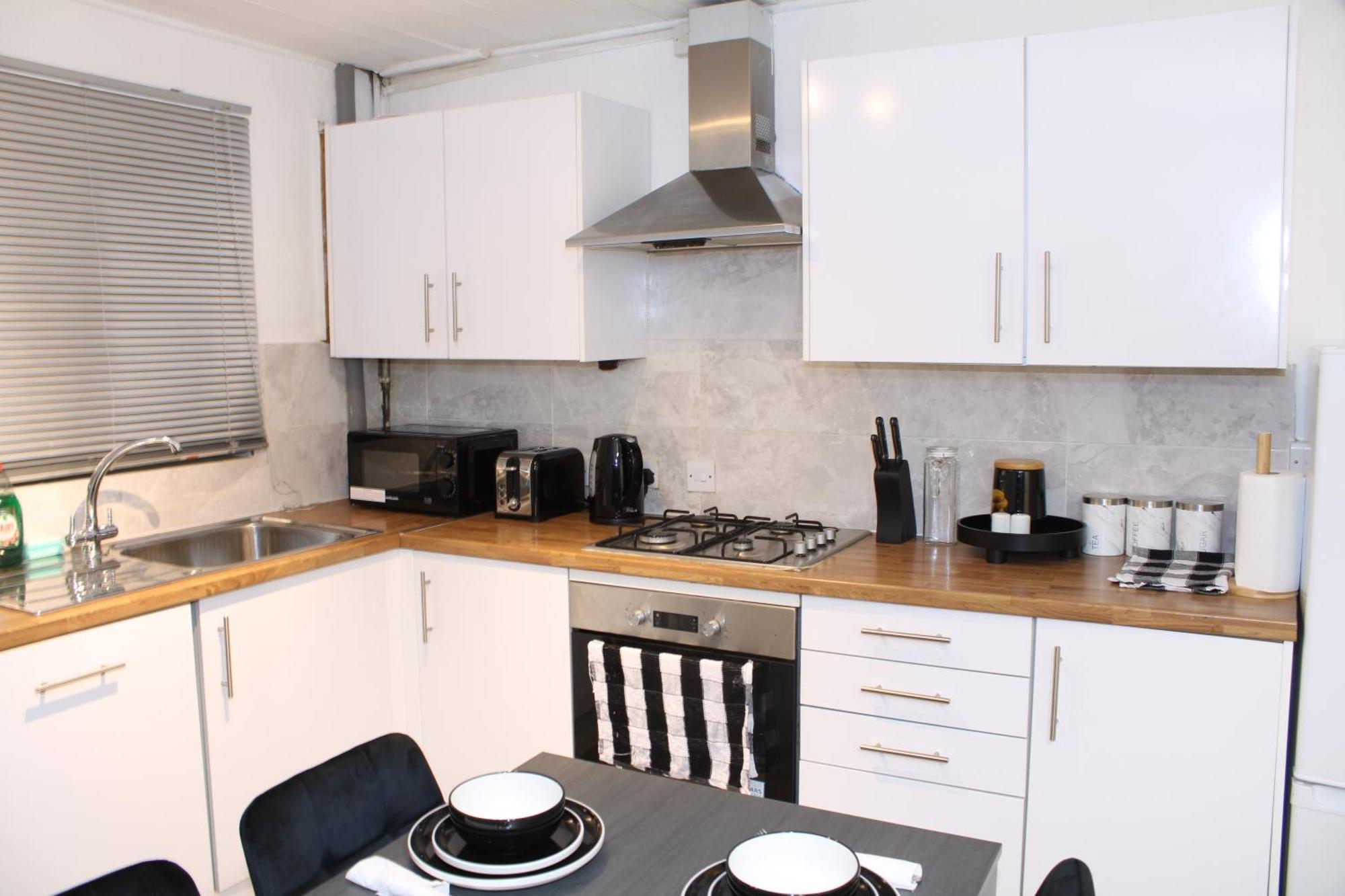F2S Serviced Apartments 2Bedroom Terrace House With Free Wifi Netflix Suitable For Contractors Walking Distance To Train Station Derby Exterior foto