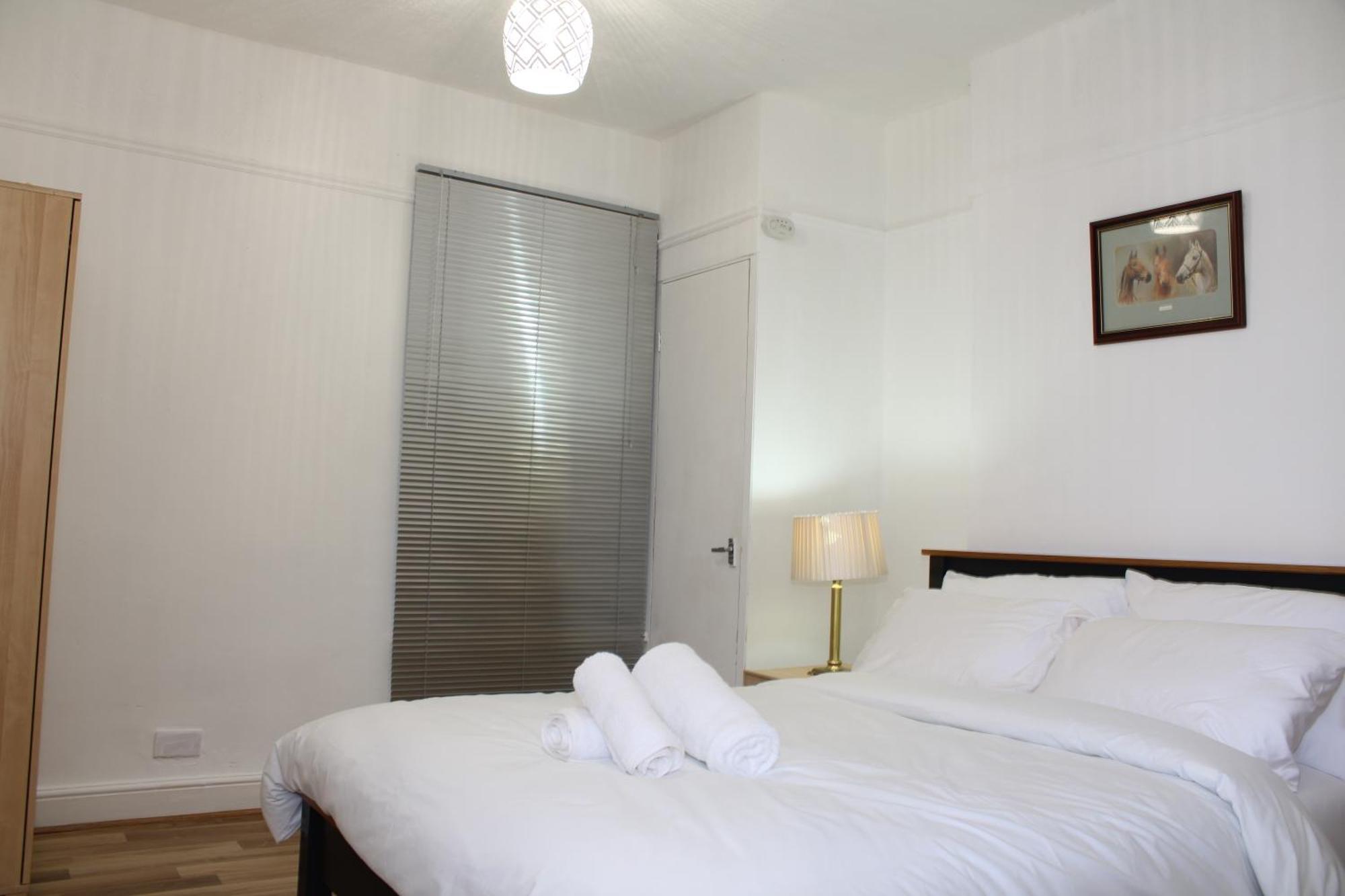 F2S Serviced Apartments 2Bedroom Terrace House With Free Wifi Netflix Suitable For Contractors Walking Distance To Train Station Derby Exterior foto