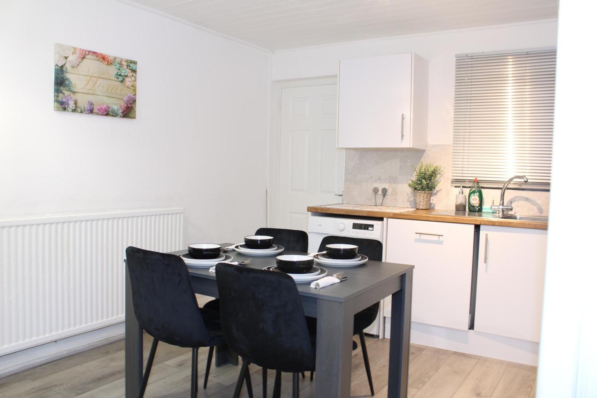 F2S Serviced Apartments 2Bedroom Terrace House With Free Wifi Netflix Suitable For Contractors Walking Distance To Train Station Derby Exterior foto