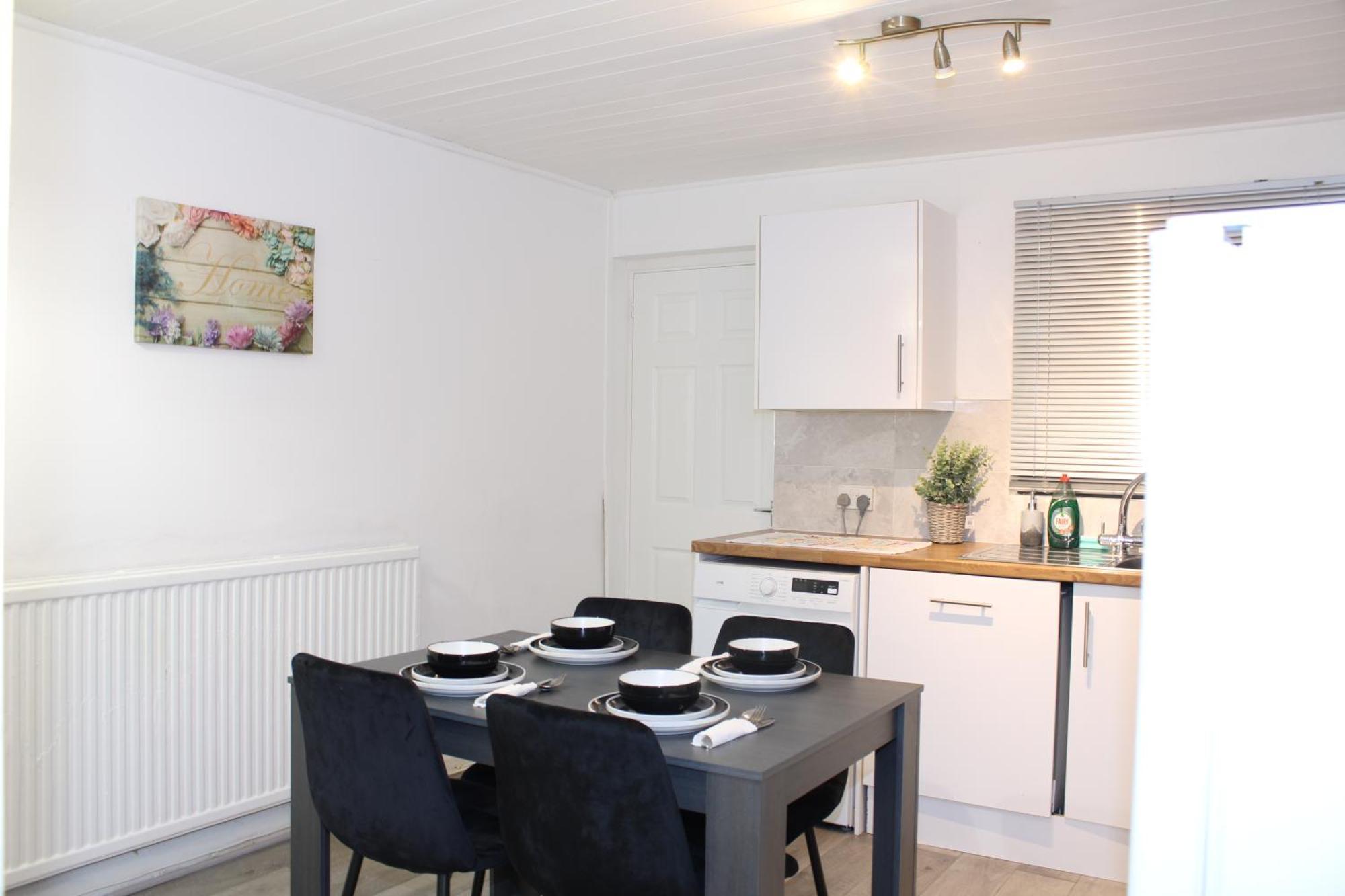 F2S Serviced Apartments 2Bedroom Terrace House With Free Wifi Netflix Suitable For Contractors Walking Distance To Train Station Derby Exterior foto