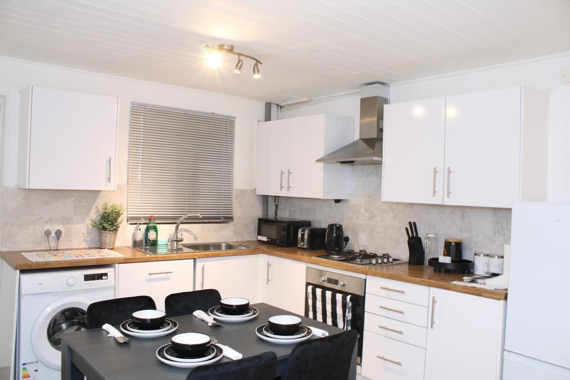 F2S Serviced Apartments 2Bedroom Terrace House With Free Wifi Netflix Suitable For Contractors Walking Distance To Train Station Derby Exterior foto
