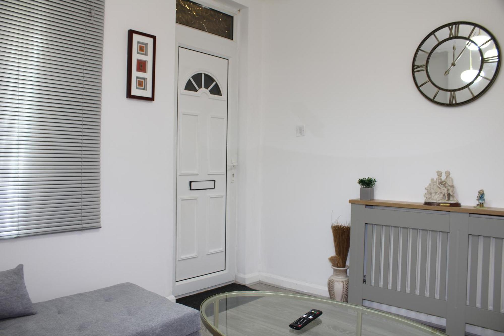 F2S Serviced Apartments 2Bedroom Terrace House With Free Wifi Netflix Suitable For Contractors Walking Distance To Train Station Derby Exterior foto