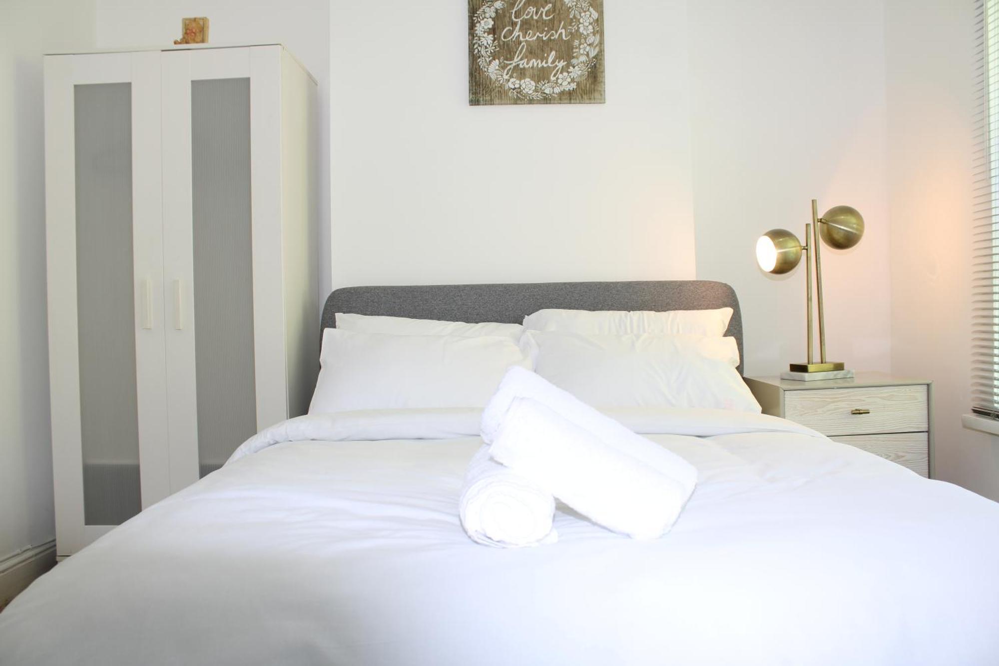 F2S Serviced Apartments 2Bedroom Terrace House With Free Wifi Netflix Suitable For Contractors Walking Distance To Train Station Derby Exterior foto