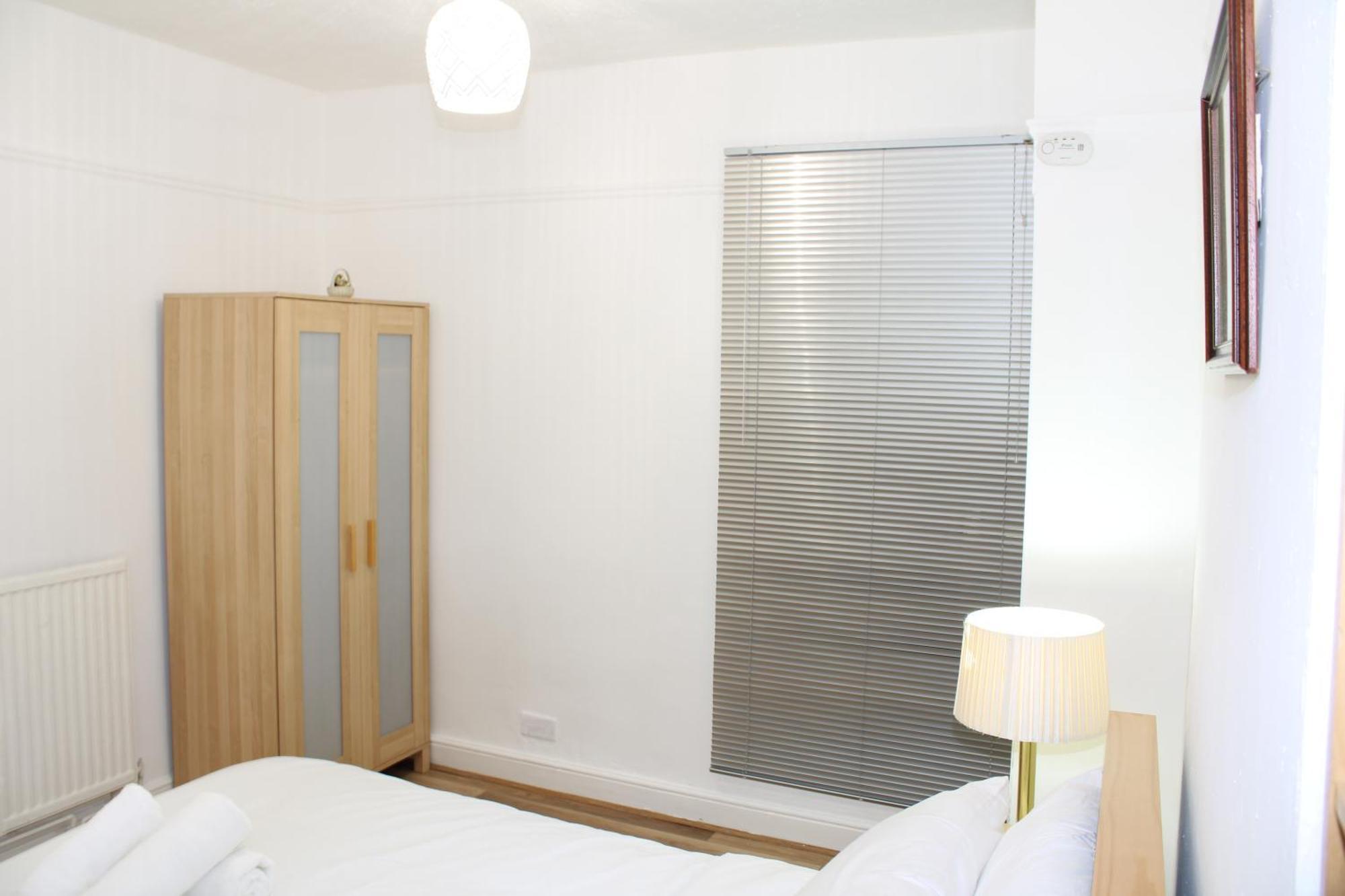 F2S Serviced Apartments 2Bedroom Terrace House With Free Wifi Netflix Suitable For Contractors Walking Distance To Train Station Derby Exterior foto