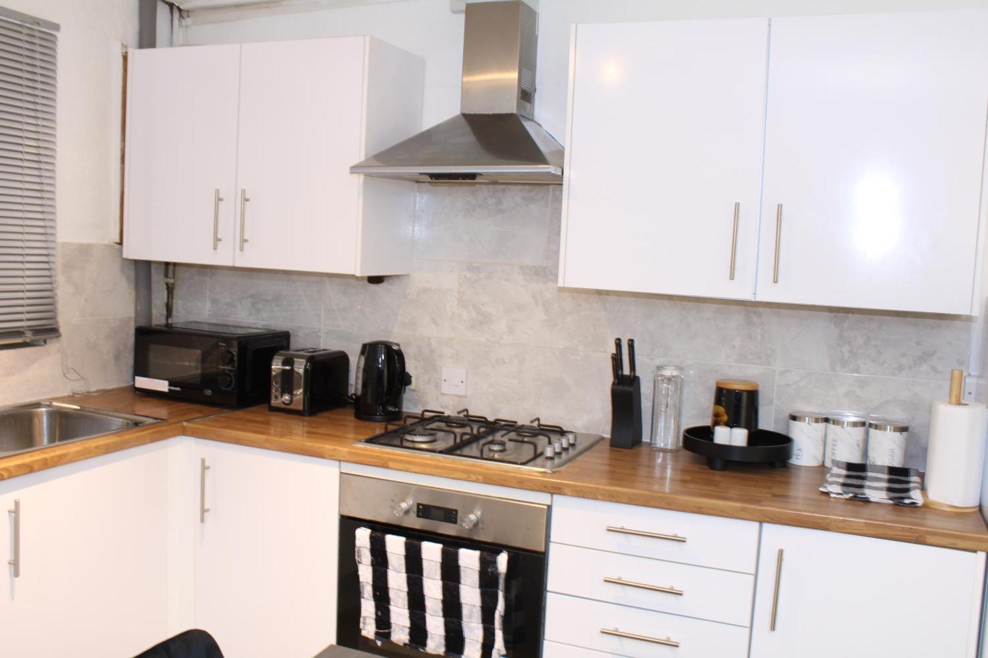 F2S Serviced Apartments 2Bedroom Terrace House With Free Wifi Netflix Suitable For Contractors Walking Distance To Train Station Derby Exterior foto