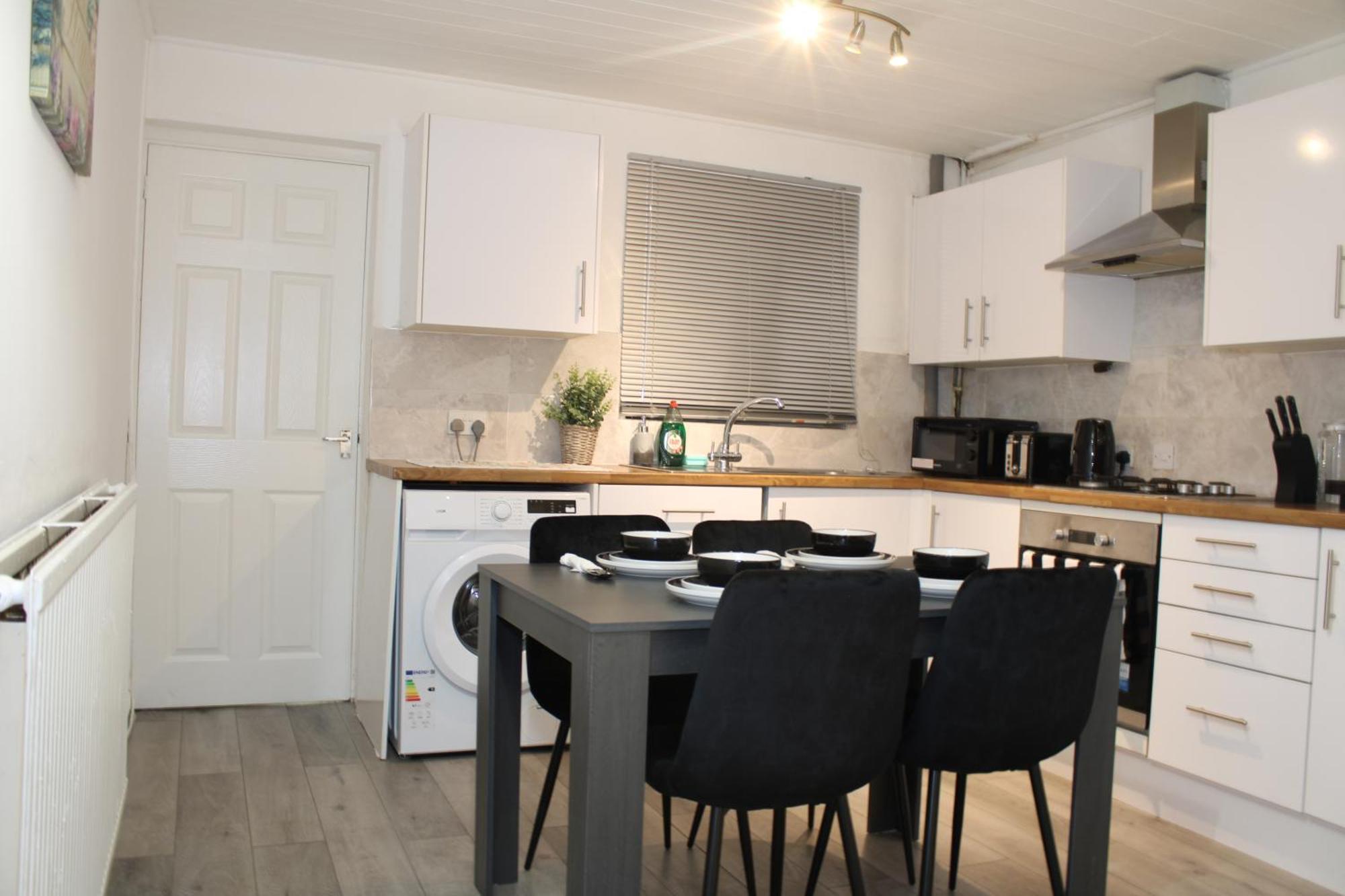 F2S Serviced Apartments 2Bedroom Terrace House With Free Wifi Netflix Suitable For Contractors Walking Distance To Train Station Derby Exterior foto